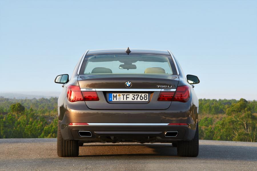  BMW 750iL 2012 года  (фото 47 из 61)
